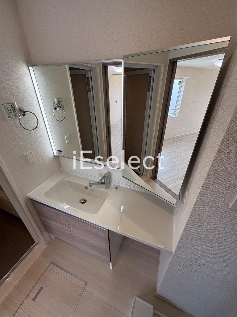 洗面設備　朝の忙しい時間に便利な洗髪化粧台！