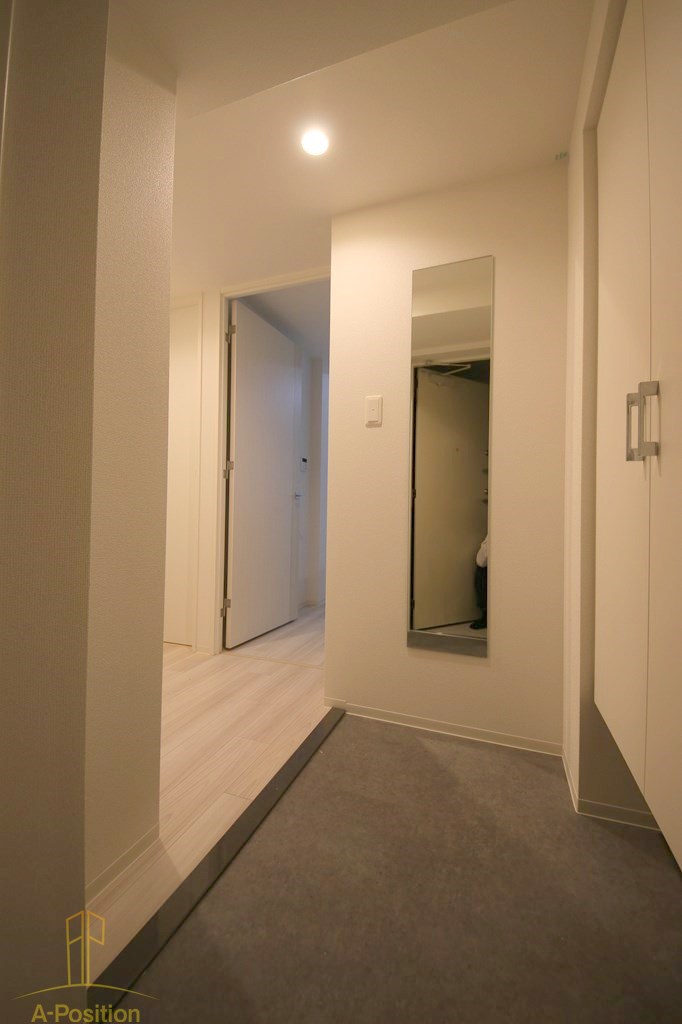 玄関　セレニテ本町リアン