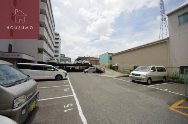 駐車場　駐車場に車を止められます