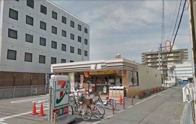 コンビニ　セブン-イレブンＪＲ茨木駅西店（コンビニ）まで53m