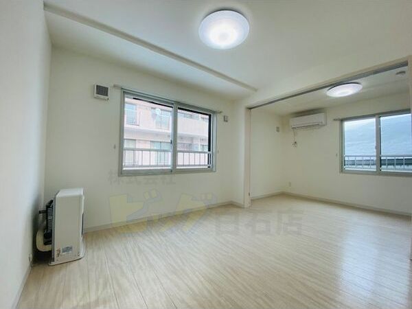 居室・リビング　広々としたリビングです♪