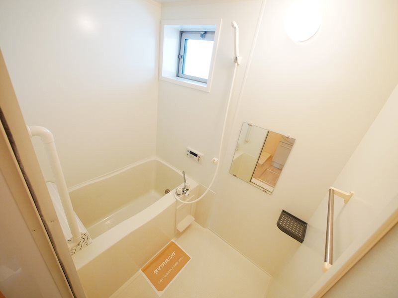 バス・シャワールーム　追焚き給湯、シャワー