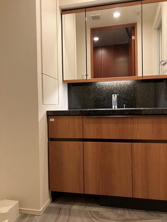 洗面設備　広い洗面スペース