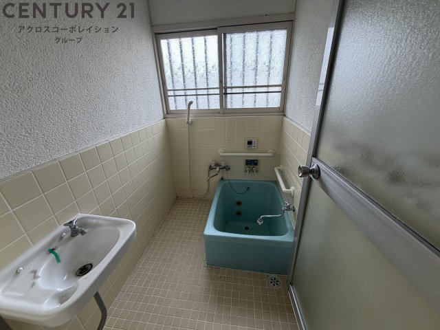 バス・シャワールーム　窓有