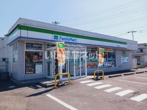 コンビニ　ファミリーマート 外崎五丁目店（コンビニ）まで305m