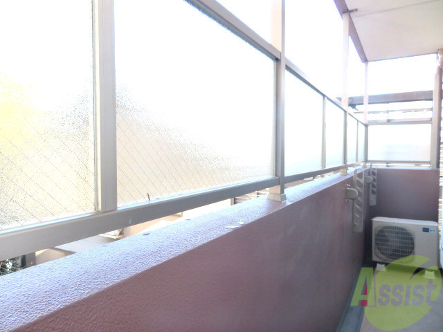 バルコニー　バルコニーは幅があり、広い印象を受けました。