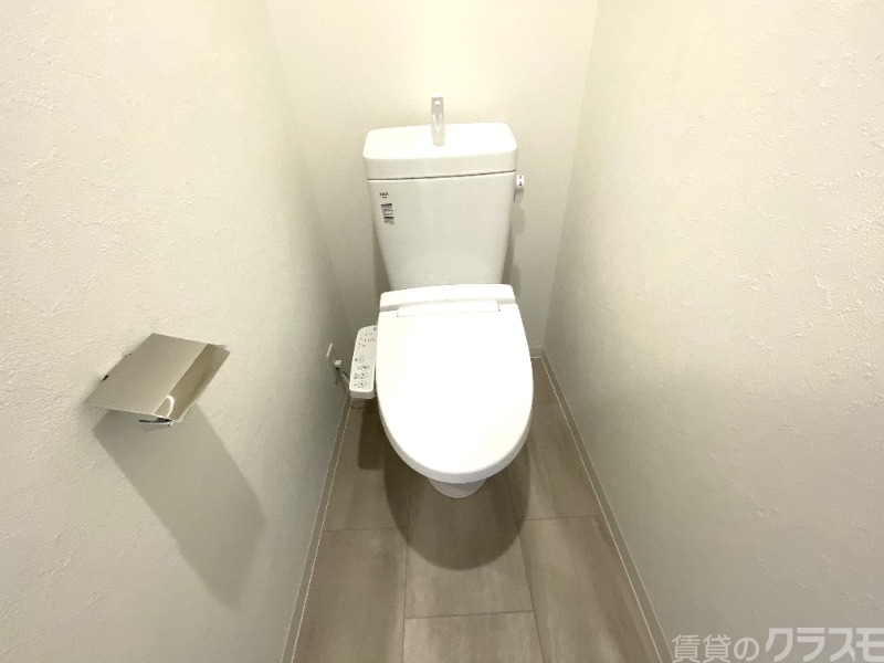 トイレ　温水洗浄暖房便座付き！