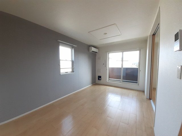 居室・リビング　こちらのリビングで趣味の時間をお楽しみください