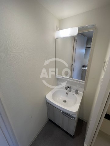 洗面設備　プレサンス新大阪ジェイズ　洗面台