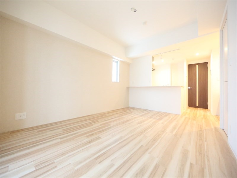 居室・リビング　ＬＤＫ15.3帖　カウンターキッチン　南面バルコニー