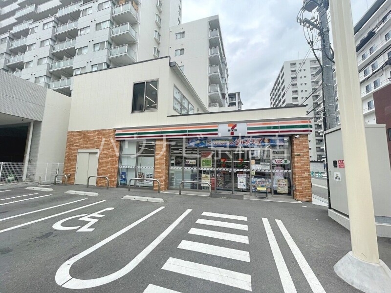 コンビニ　セブンイレブン大阪中央3丁目店（コンビニ）まで303m