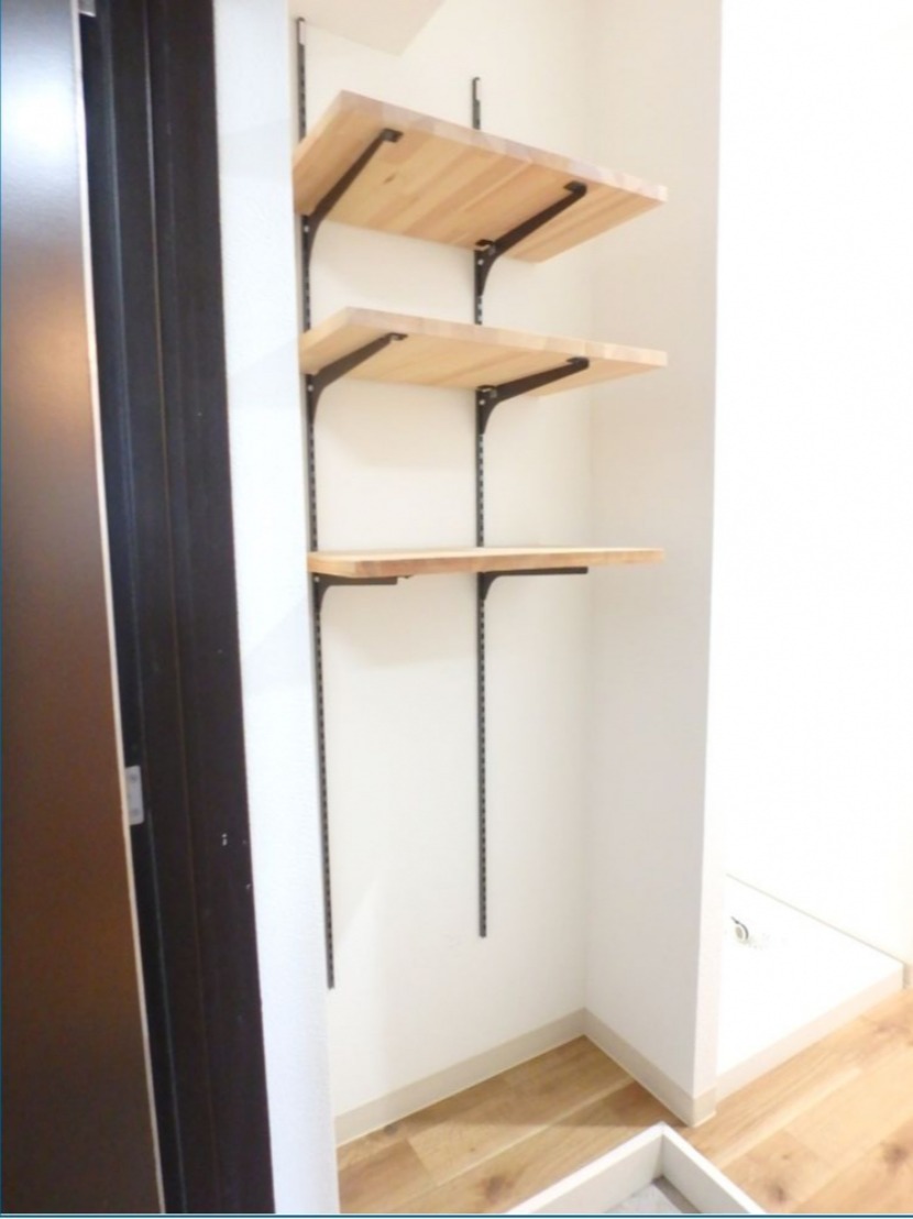 玄関　同物件内別部屋のお写真になります※現況優先