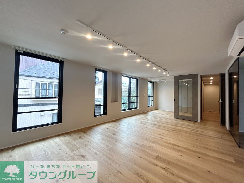 居室・リビング　エントランス