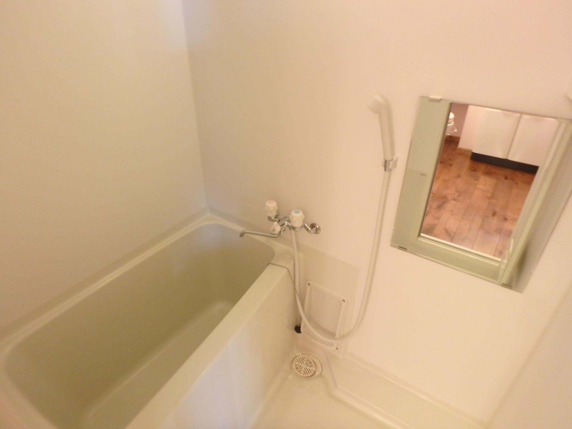 バス・シャワールーム　浴室乾燥機付きのお風呂です