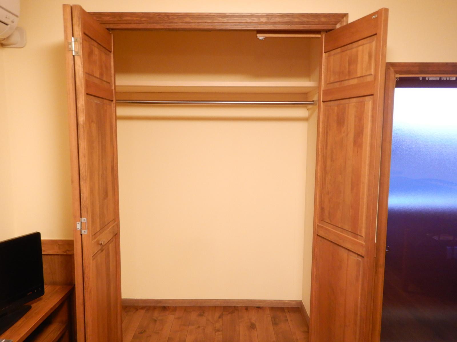 収納　ロングコートが掛けられるクローゼットです