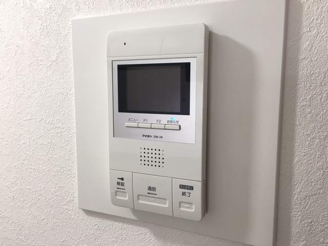 セキュリティ　他室参考写真　モニター付きインターホン