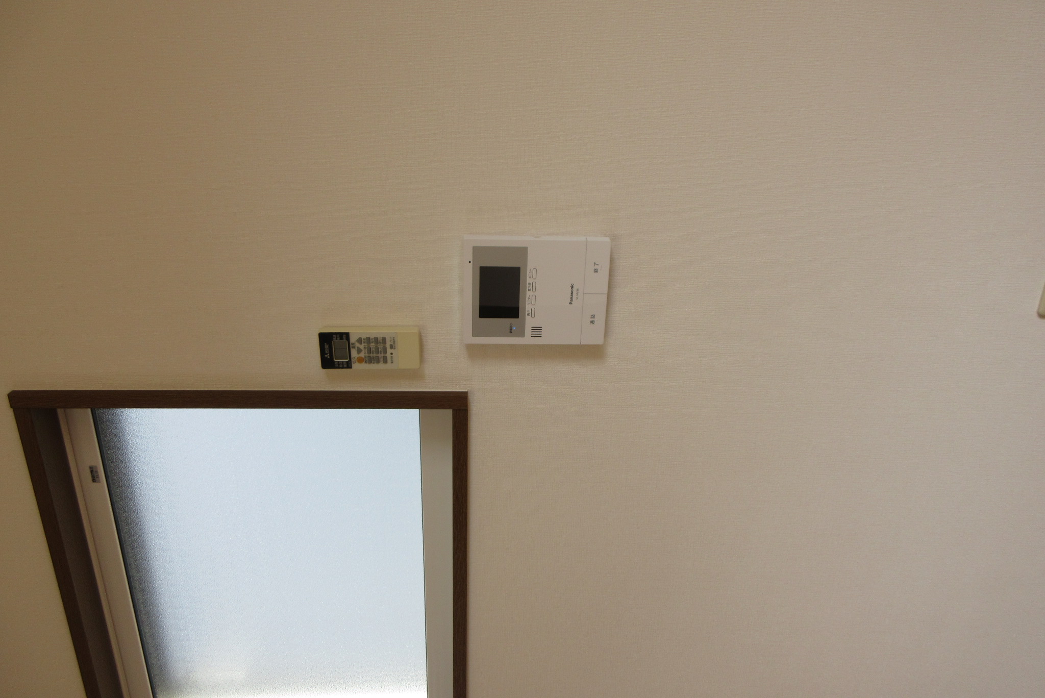 セキュリティ　モニタ付インターホンが設置済み。