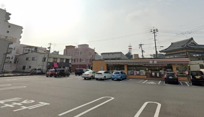 コンビニ　セブンイレブン（コンビニ）まで671m