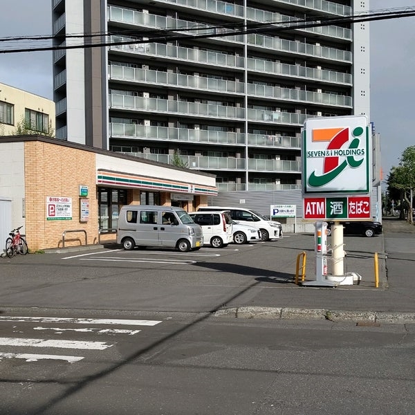 コンビニ　セブンイレブン札幌豊平2条8丁目店（コンビニ）まで182m