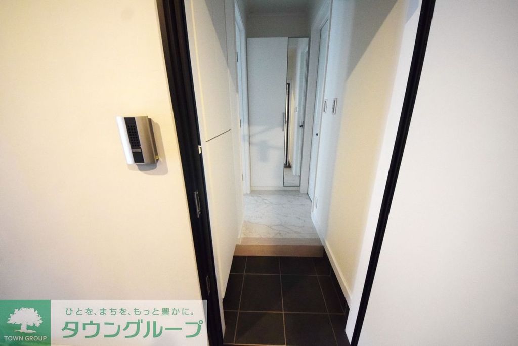玄関　お問い合わせはタウンハウジング調布店まで