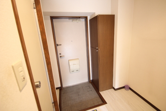 玄関　※別号室の写真です