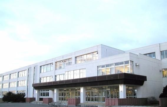 中学校　鳥取西中学校（中学校）まで1260m