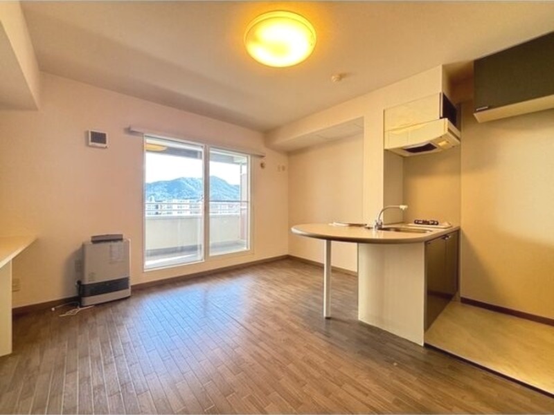 居室・リビング　退去予定につき同タイプ別号室の画像です。