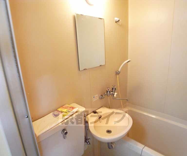 洗面設備　綺麗な洗面所です。