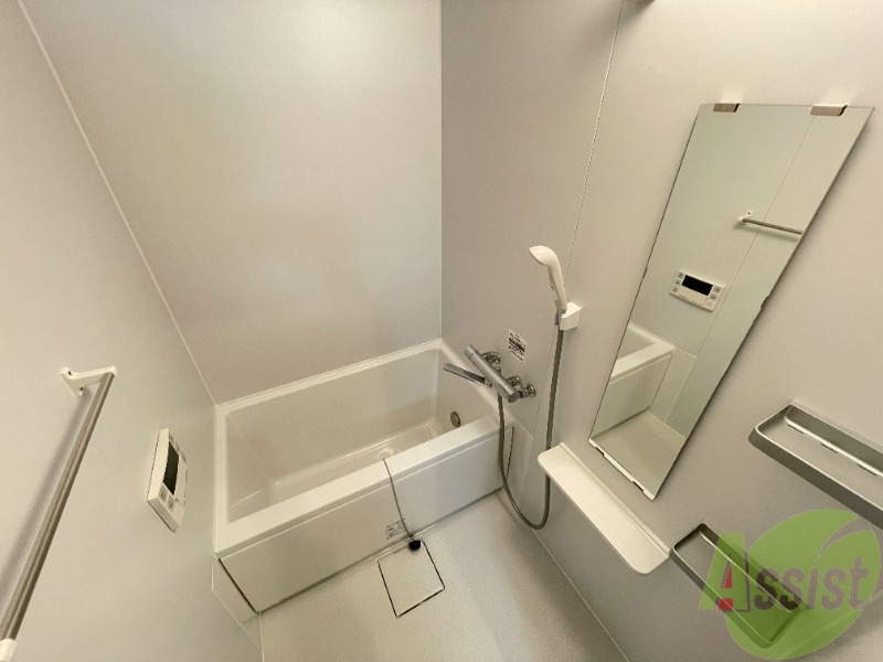 バス・シャワールーム　お風呂は追い焚き機能も付いてます。肩まで温まりましょう