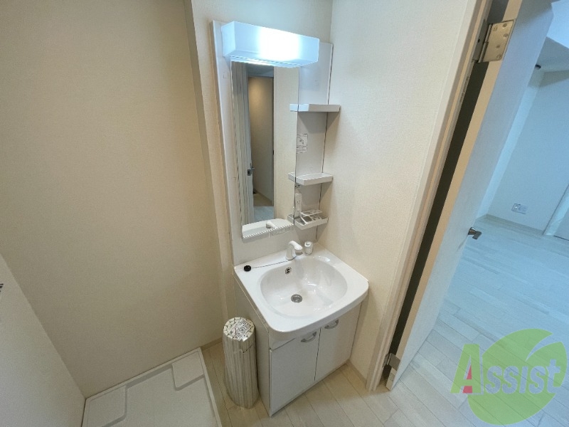 洗面設備　洗面台はシャンプードレッサータイプ。朝の準備がらくらくです。