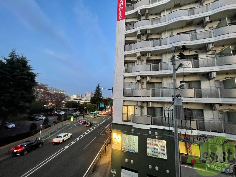 その他設備　陽当たりはいい感じです。道路が近いので音が気になるかもですね