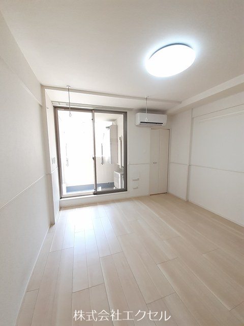 居室・リビング　南東向きの明るいリビングです。