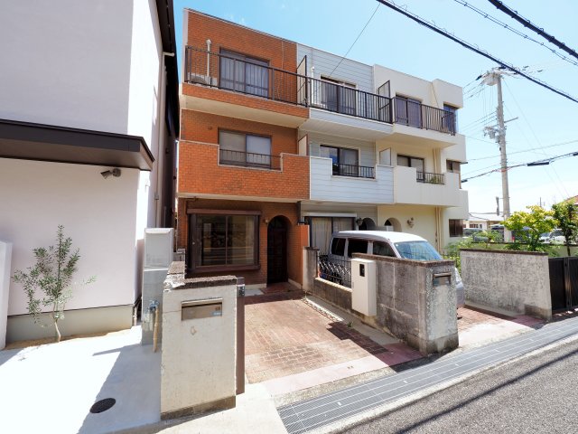 4LDK Apartment in Nada-ku, Kobe, Hyogo