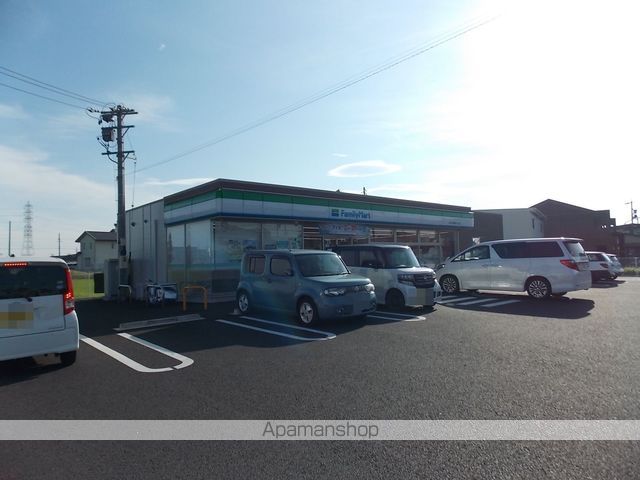 コンビニ　ファミリーマート（コンビニ）まで454m