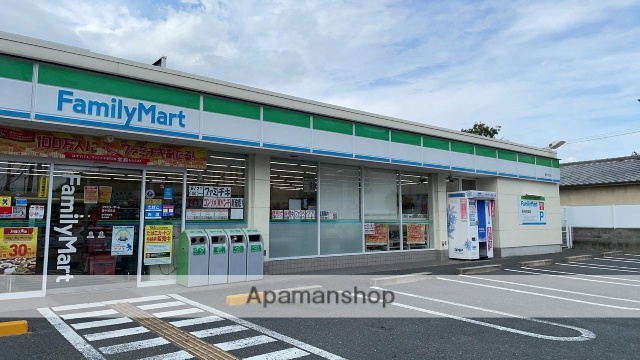 コンビニ　ファミリーマート（コンビニ）まで141m