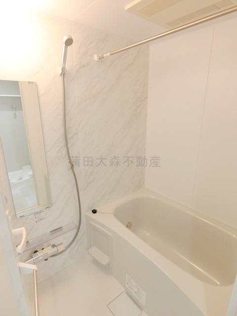 バス・シャワールーム　追焚と浴室暖房乾燥機付きのバスルーム　お風呂