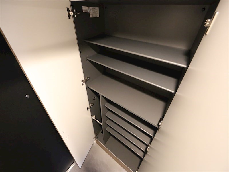 玄関　玄関　シューズボックス付（収納充実してます）