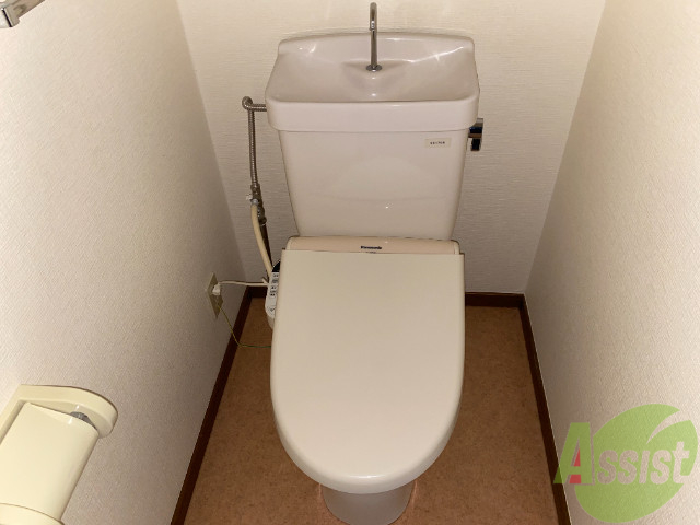 トイレ　おトイレには便利なウォッシュレットが付いています。