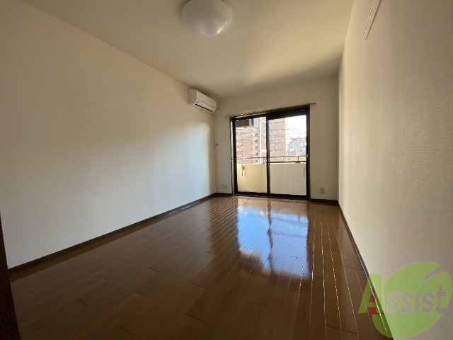 居室・リビング　８．１帖のリビングです。奥行きがあり使いやすそうですね。