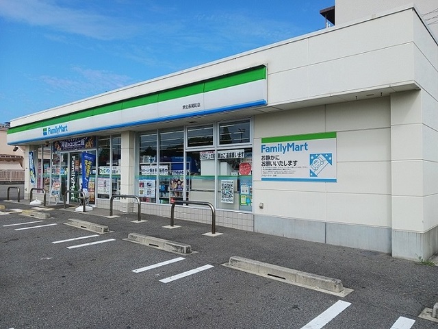コンビニ　ファミリーマート様（コンビニ）まで720m
