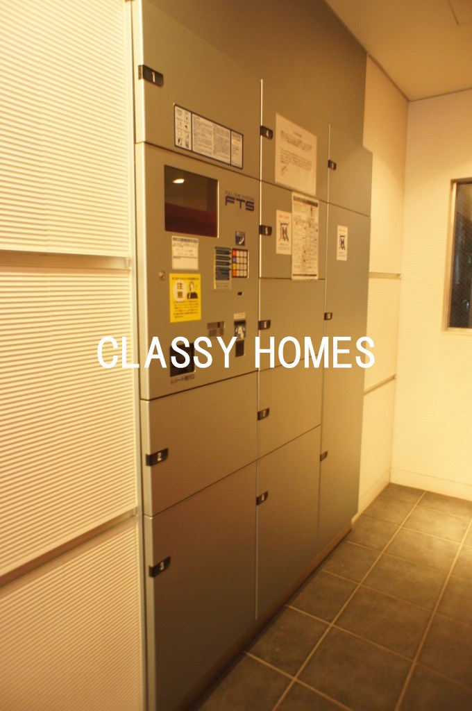 その他共有部分　2003年竣工　プレミアステージ芝公園II：宅配ボックス