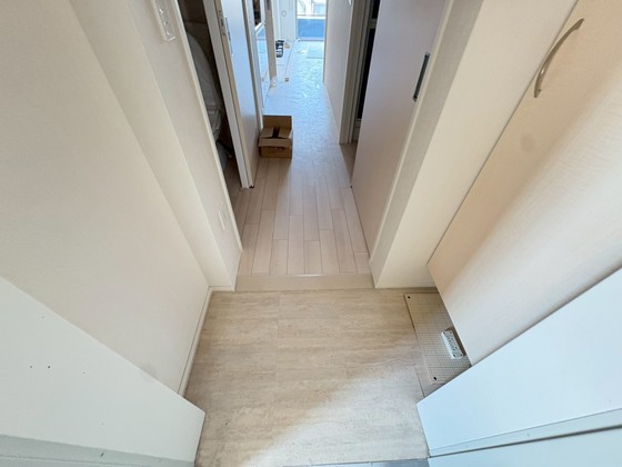 玄関　※別部屋の写真です。