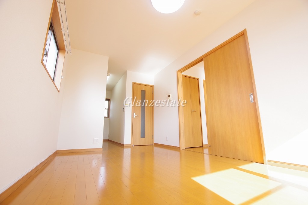 居室・リビング　☆陽の差し込む明るいリビング☆