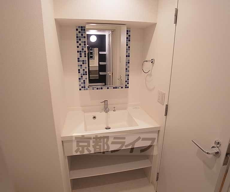 洗面設備　おしゃれな洗面台。