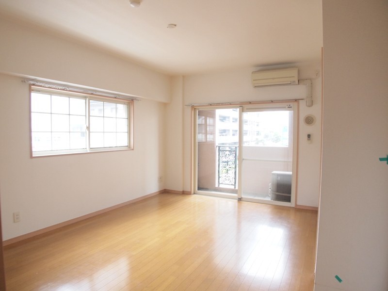 居室・リビング　※別号室写真の為、現況優先