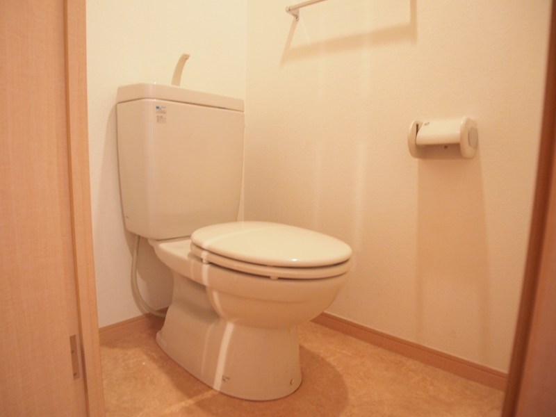トイレ　※別号室写真の為、現況優先