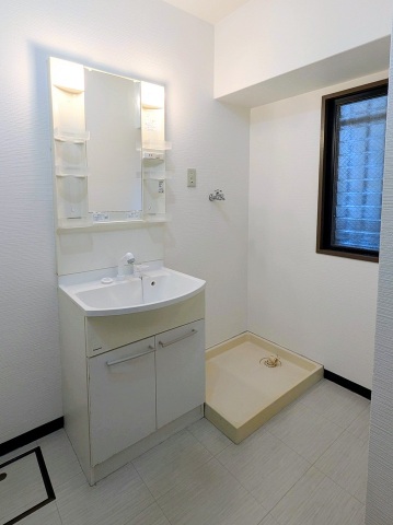 洗面設備　洗面台と洗濯機置き場