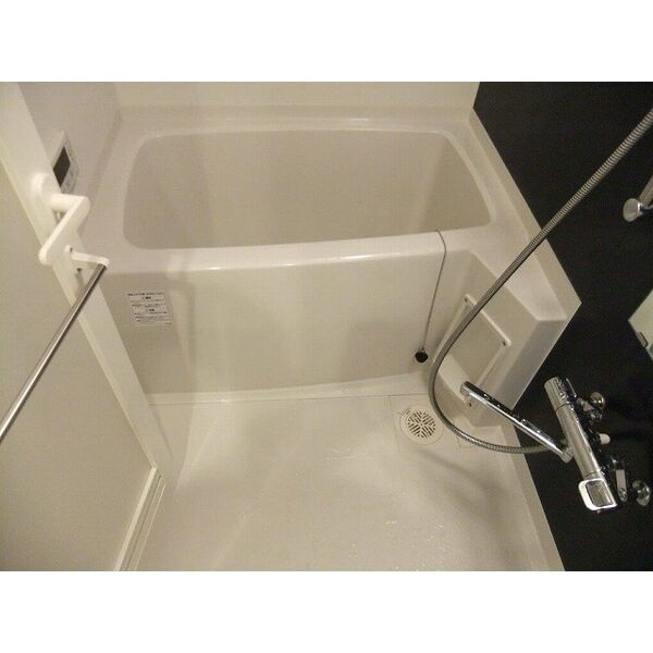 バス・シャワールーム　浴室乾燥機付きで便利です！