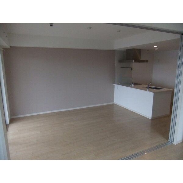 居室・リビング　１３帖のLDKです♪