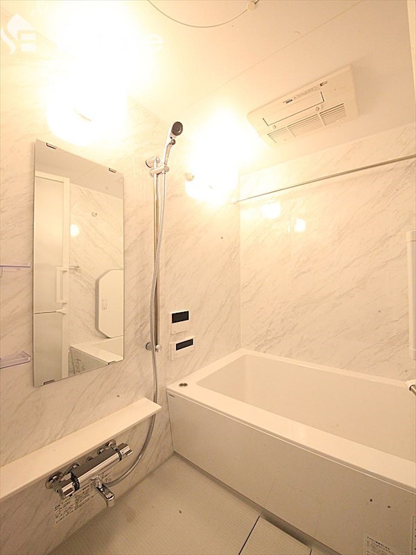 バス・シャワールーム　バスルーム